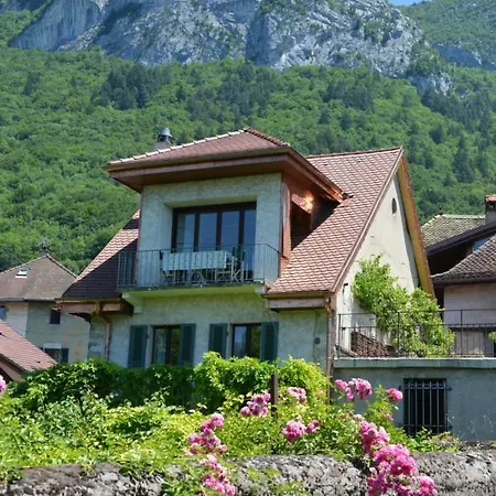 Holiday home La-villanelle - Magnifique Vue Sur Le Lac, 5 Minutes A Pied De La Veyrier-du-Lac